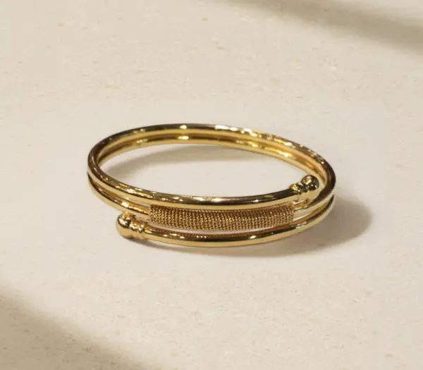 Modern Triple-Row Crossover Kada
